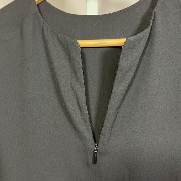 ARITZIA BABATON Women’s Asymmetrical Hem Sleeveless Blouse Black Size Medium - Picture 7 of 9